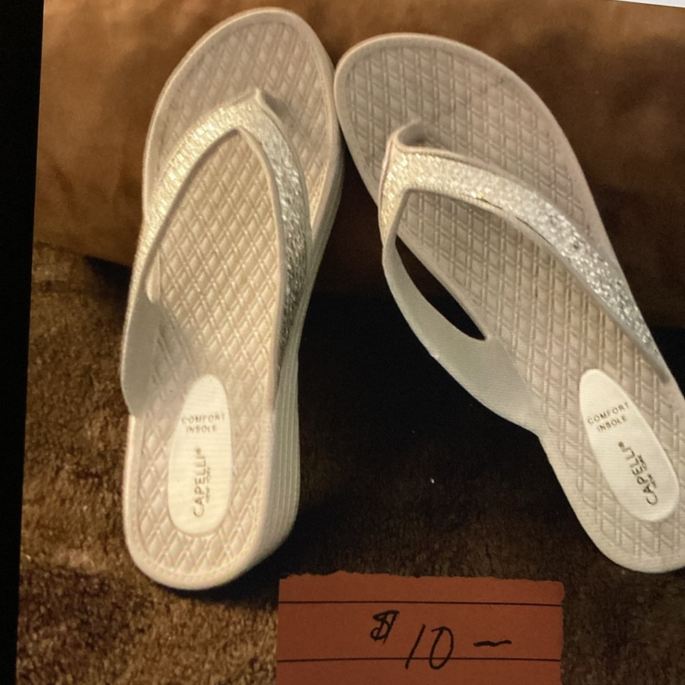New Capelli of New York Gray Sparkly Bling Thong Sandals 8
